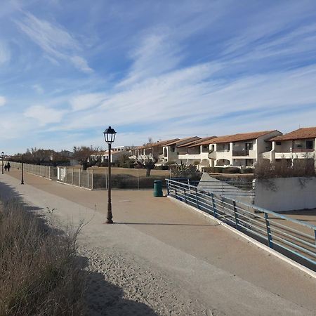 Appartement Front De Mer Avec Vue Et Acces Plage, Saintes-Maries-De-La-Mer Exterior foto